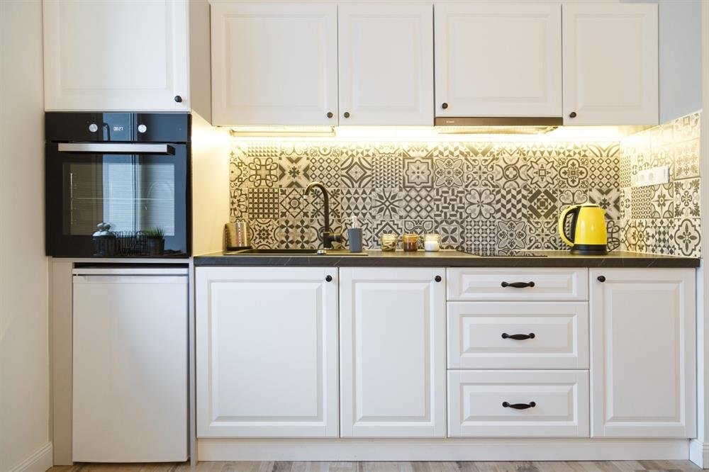 graphics tiles kitchen backsplash